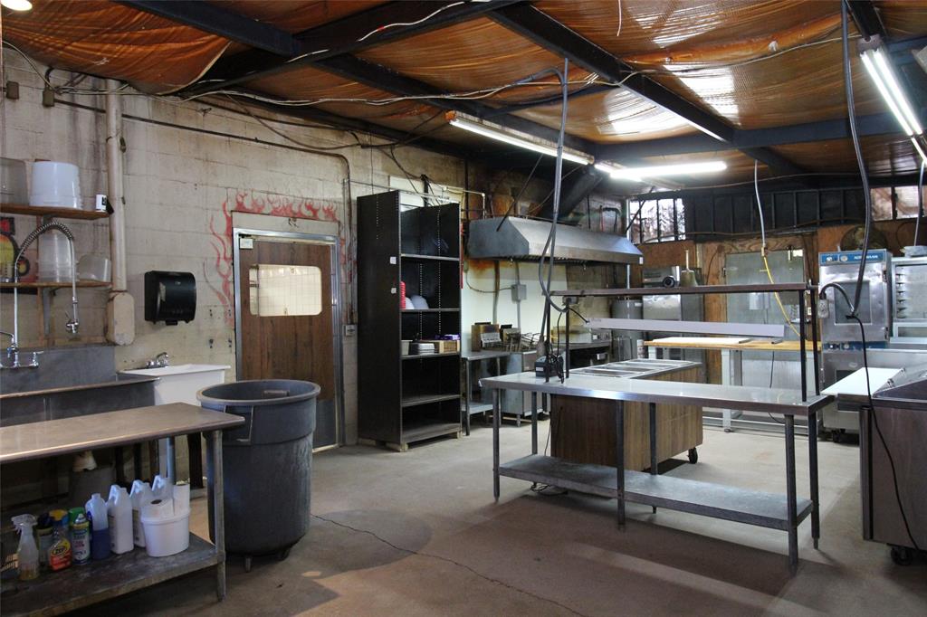 700 W California Street Property Photo 24