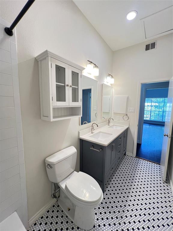 10432 High Hollows Drive 241 Property Photo 13