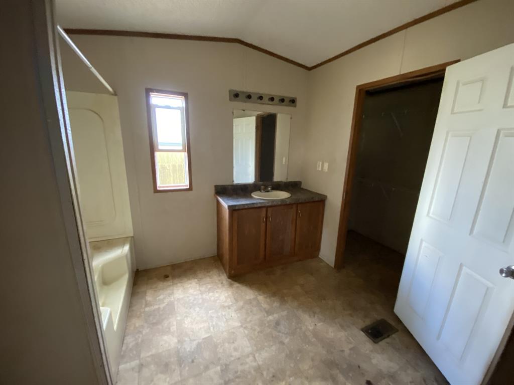 1233 Suncrest Circle Property Photo 12