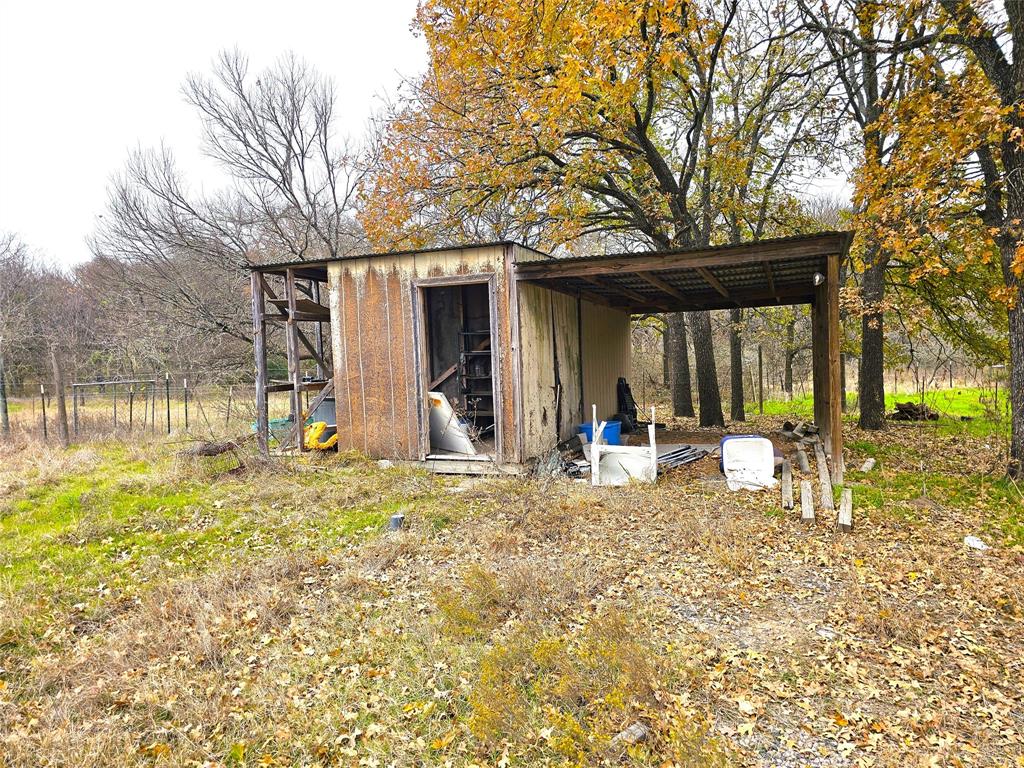 2240 County Road 2162 Property Photo 13