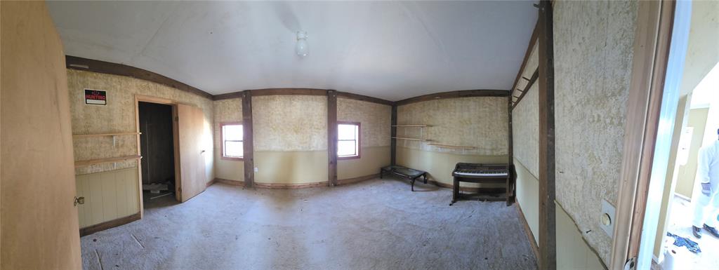 2240 County Road 2162 Property Photo 14