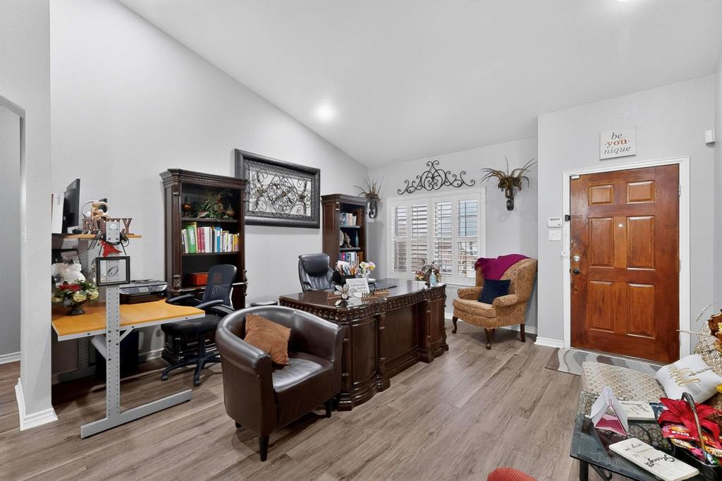 3020 Glenoaks Drive Property Photo 4