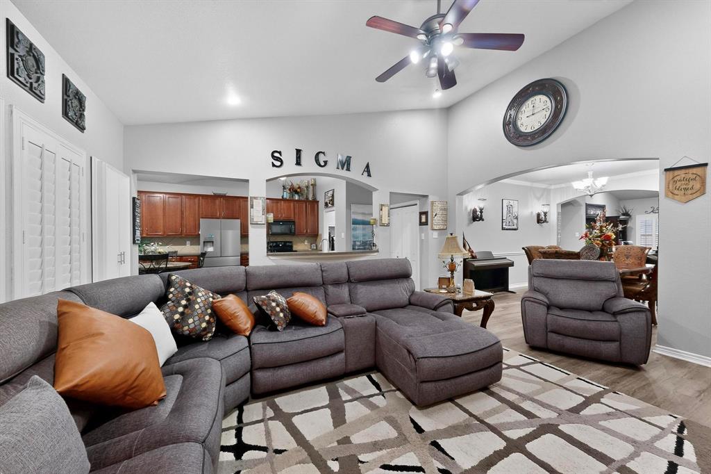 3020 Glenoaks Drive Property Photo 12