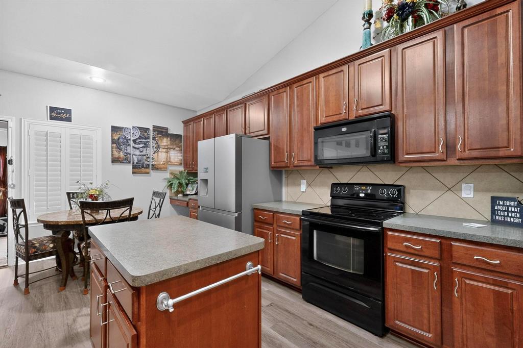 3020 Glenoaks Drive Property Photo 14