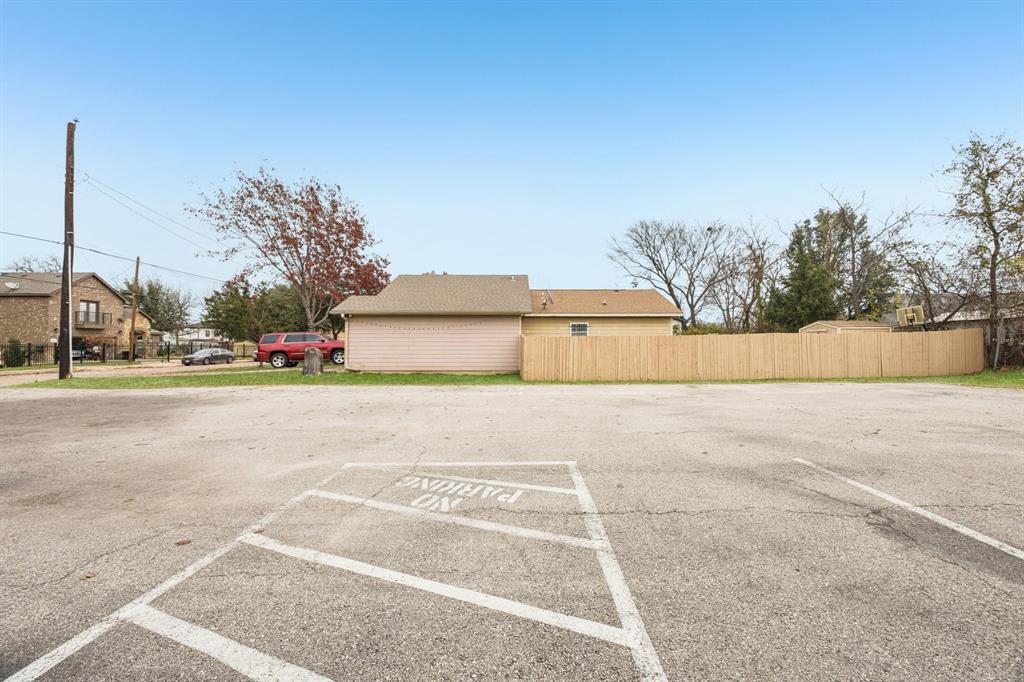 1734 Nomas Street Property Photo 2