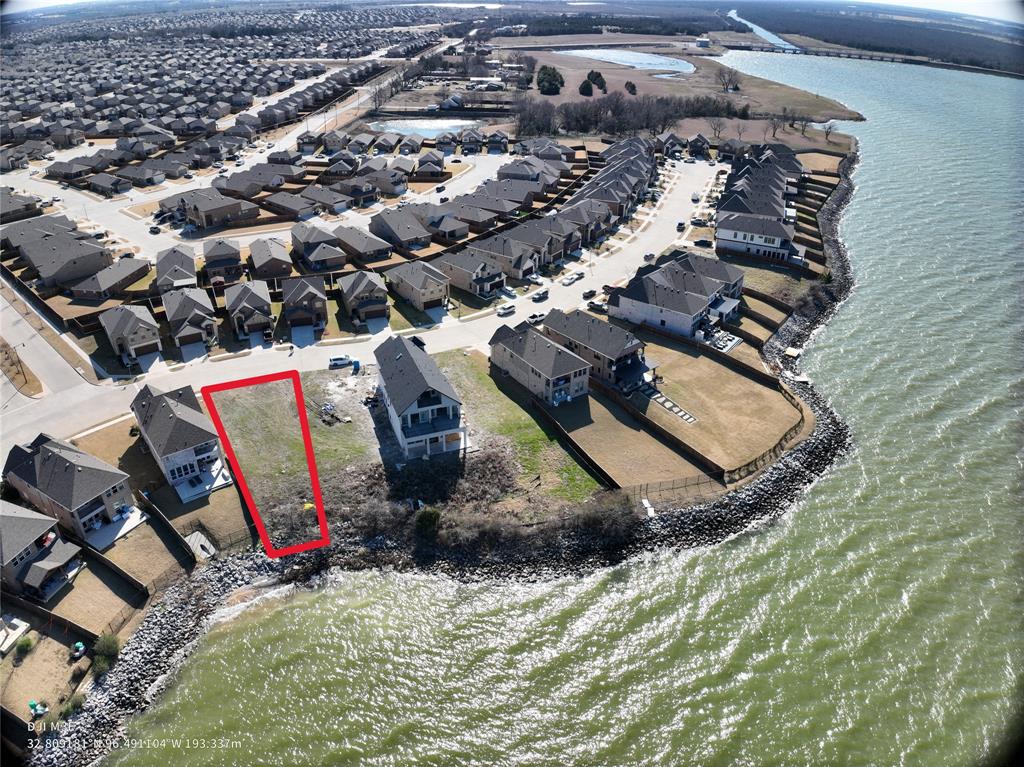 18100 Lakefront Court Property Photo 4