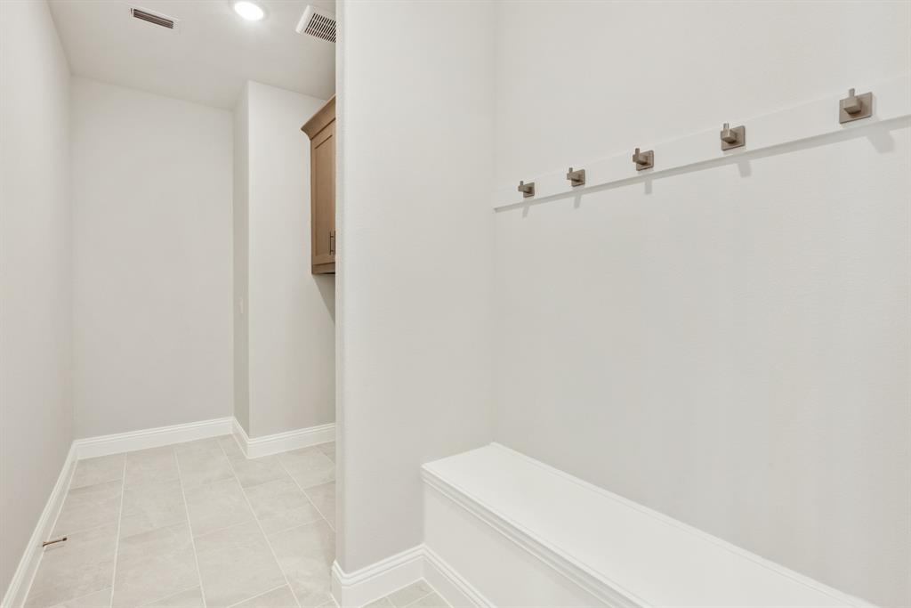 2300 Legacy Oaks Lane Property Photo 9