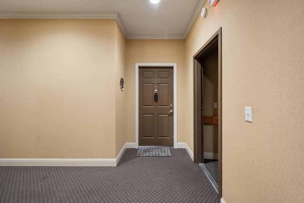 603 W 6th Avenue 203 Property Photo 15