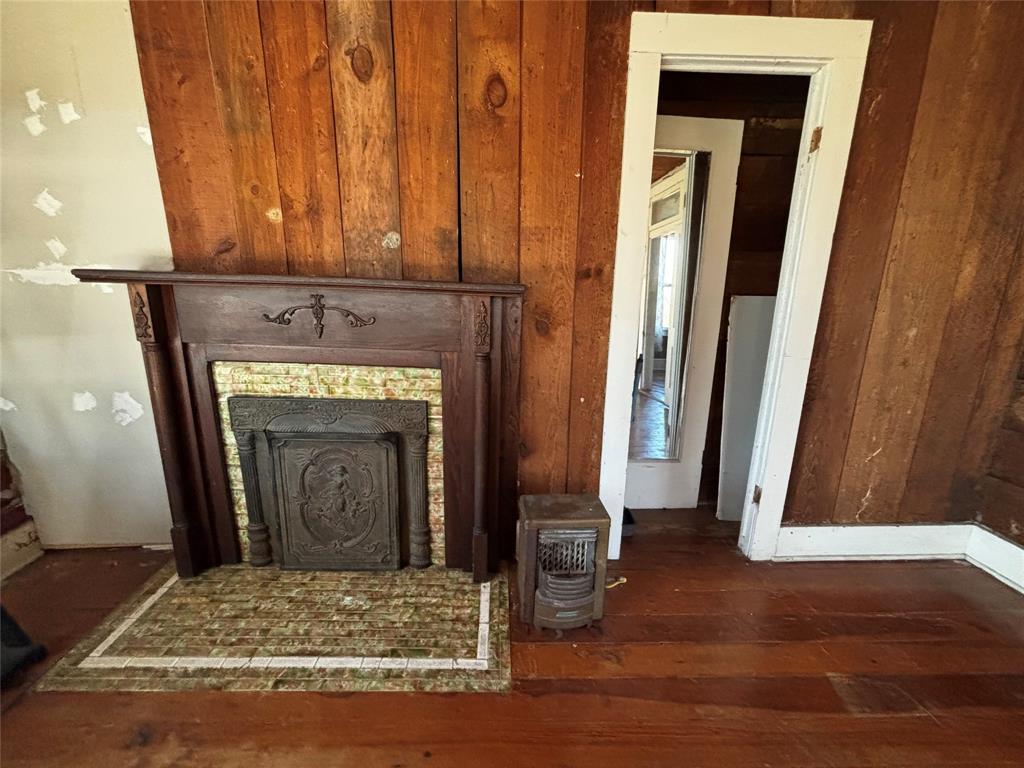 725 W 10th Street Property Photo 13