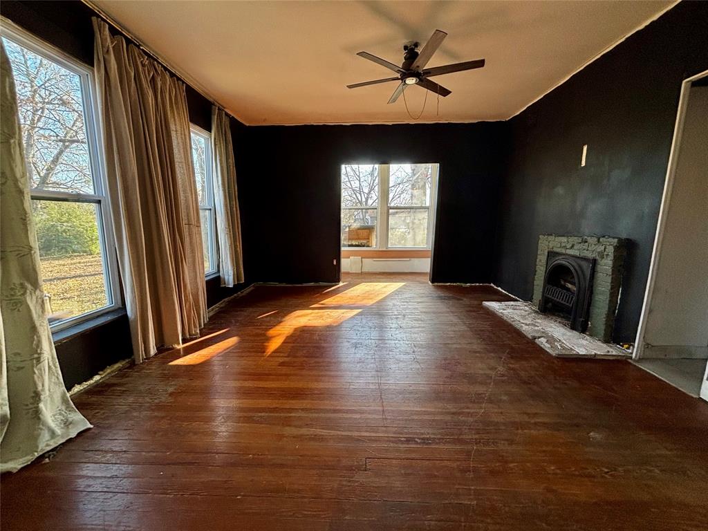 725 W 10th Street Property Photo 16