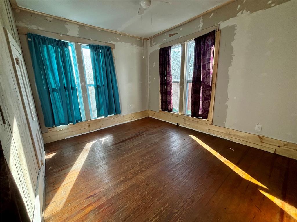 725 W 10th Street Property Photo 18