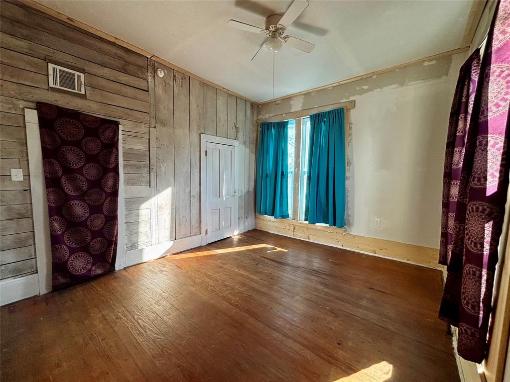 725 W 10th Street Property Photo 19