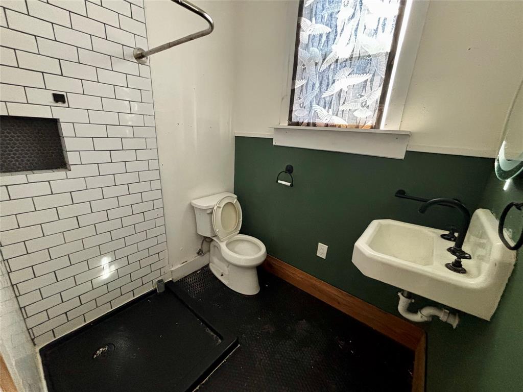 725 W 10th Street Property Photo 20