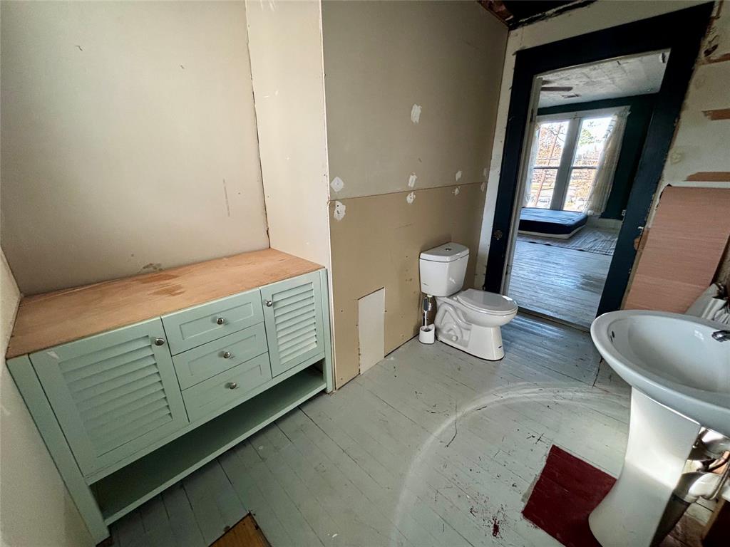 725 W 10th Street Property Photo 22