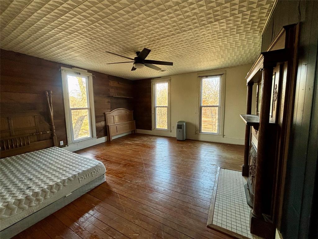 725 W 10th Street Property Photo 23