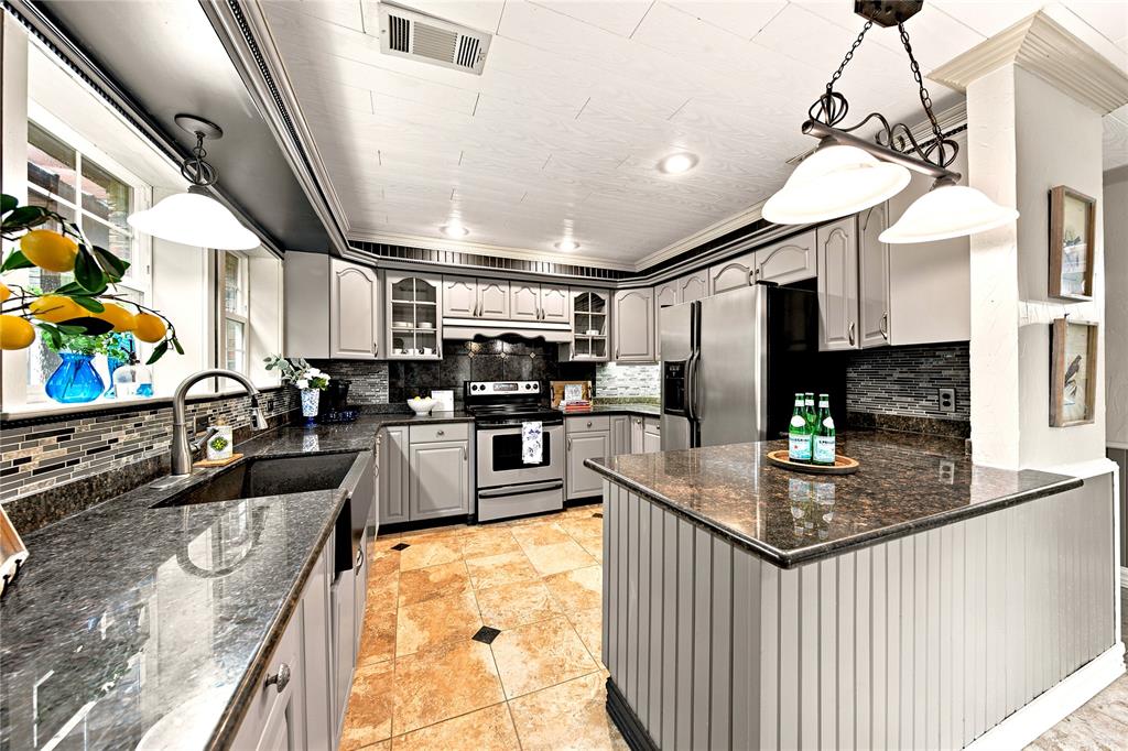 12044 Highway 14 Property Photo 14