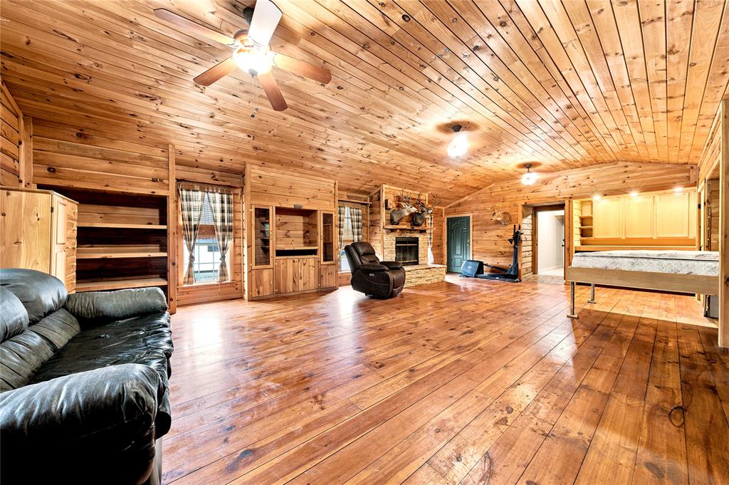 12044 Highway 14 Property Photo 22