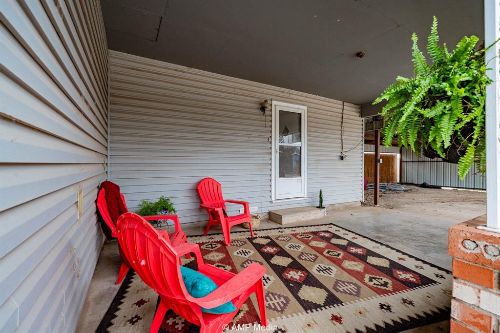 510 W Irving Street Property Photo 4