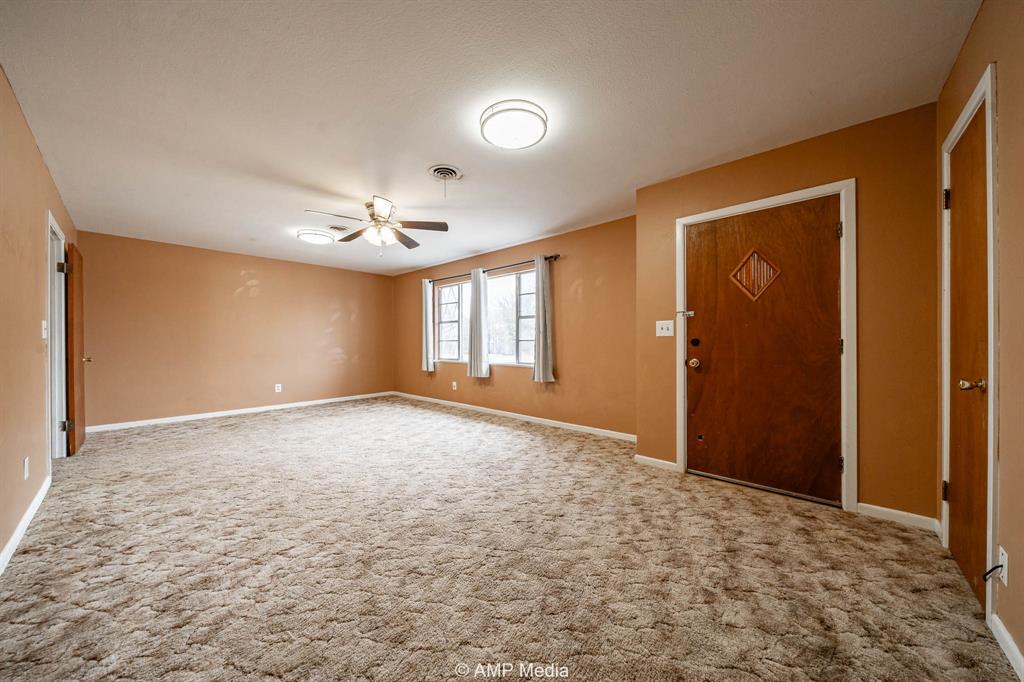 510 W Irving Street Property Photo 6