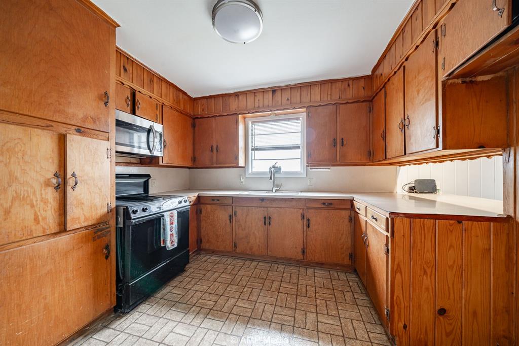 510 W Irving Street Property Photo 7