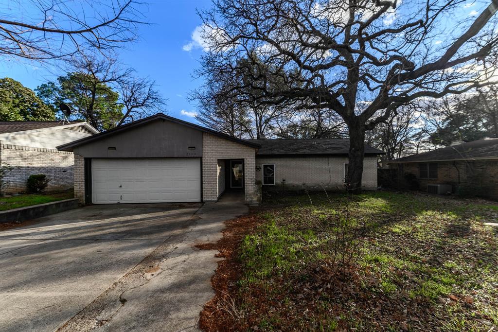 2108 Warwick Drive Property Photo 2
