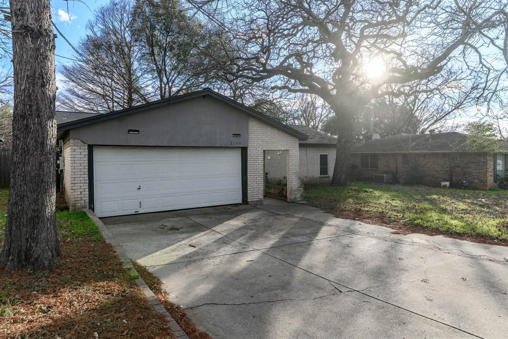 2108 Warwick Drive Property Photo 3