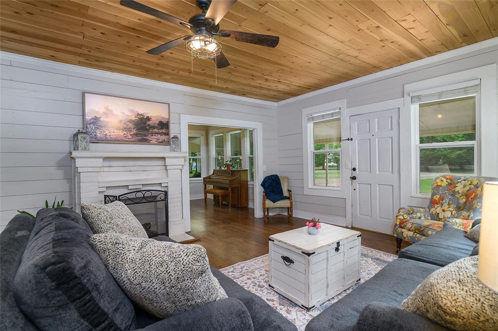 208 Louisiana Street Property Photo 4