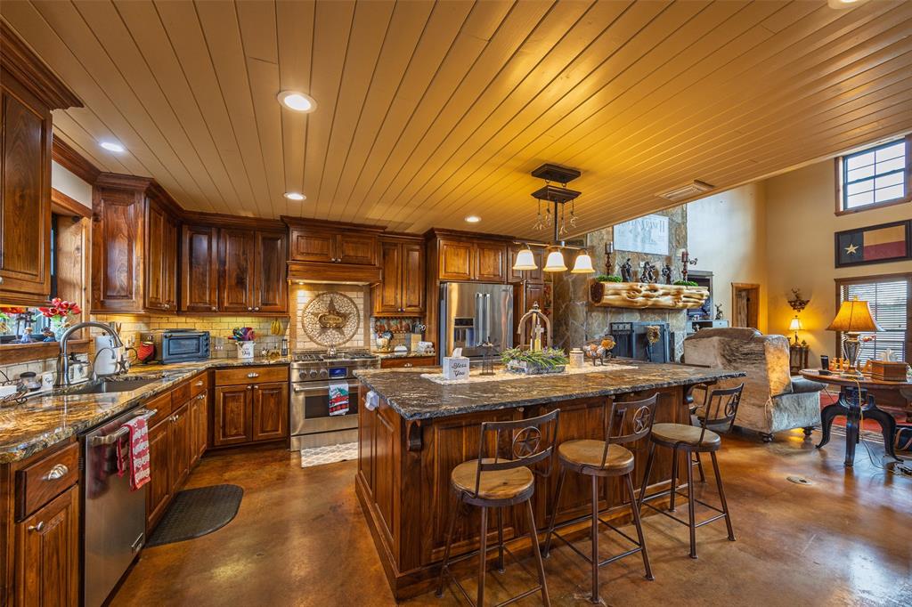 11398 County Road 4177 Property Photo 8