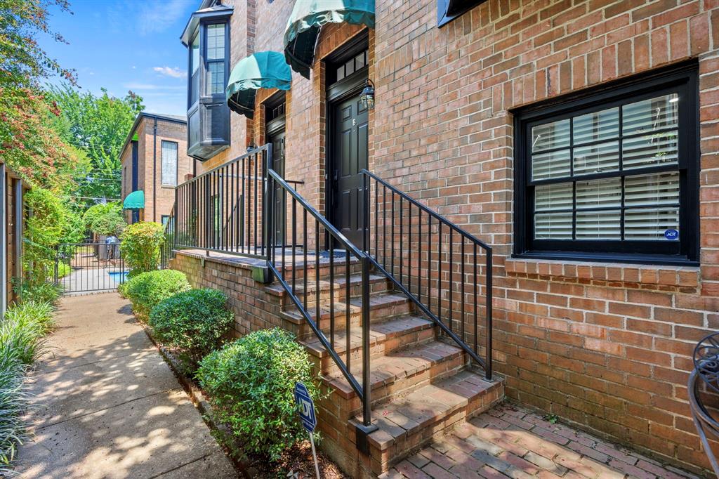 4143 Newton Avenue B Property Photo 1