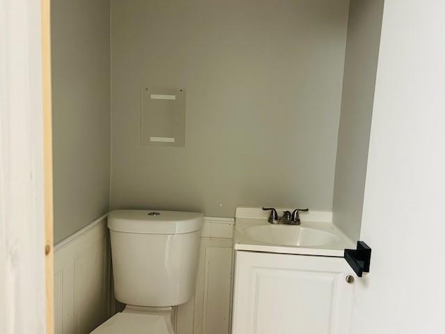 102 S Collins Property Photo 18