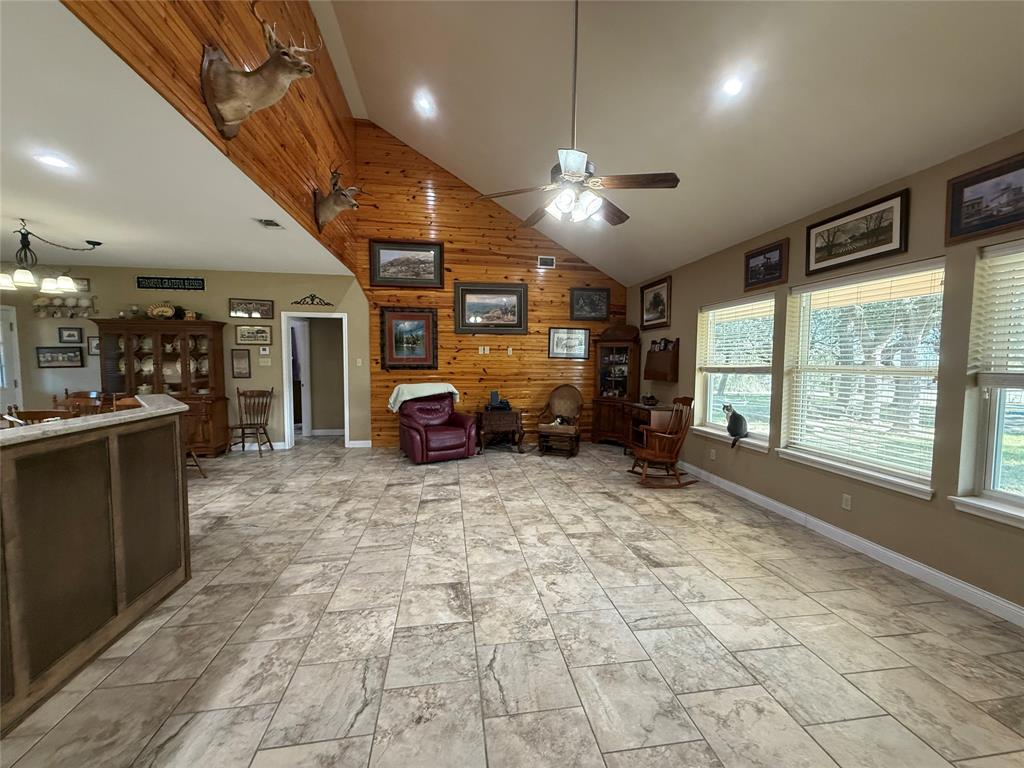 2100 Cr 419 Property Photo 4