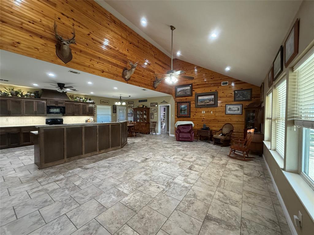 2100 Cr 419 Property Photo 6
