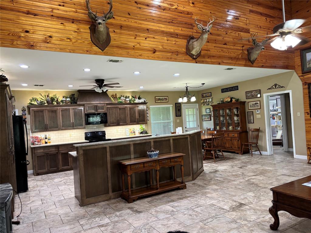 2100 Cr 419 Property Photo 9