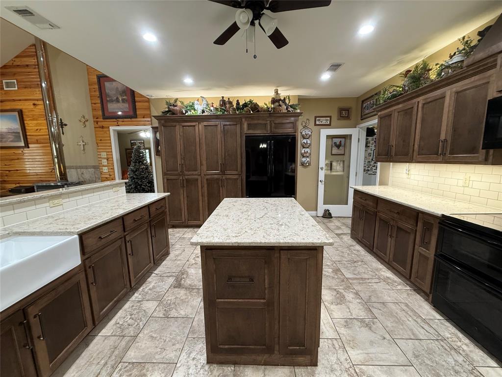 2100 Cr 419 Property Photo 10