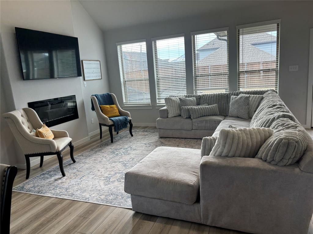 2029 Dovedale Drive Property Photo 3