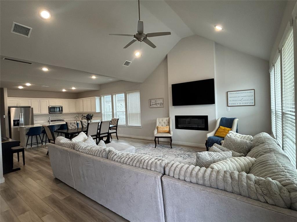 2029 Dovedale Drive Property Photo 7