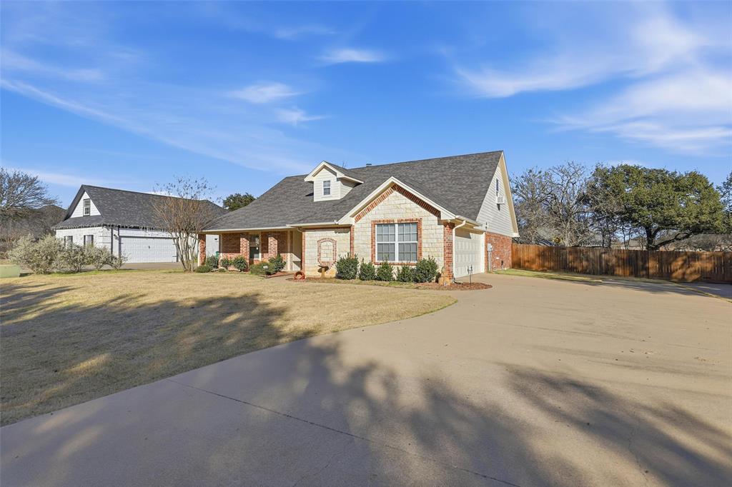3207 Crossbridge Circle Property Photo 2