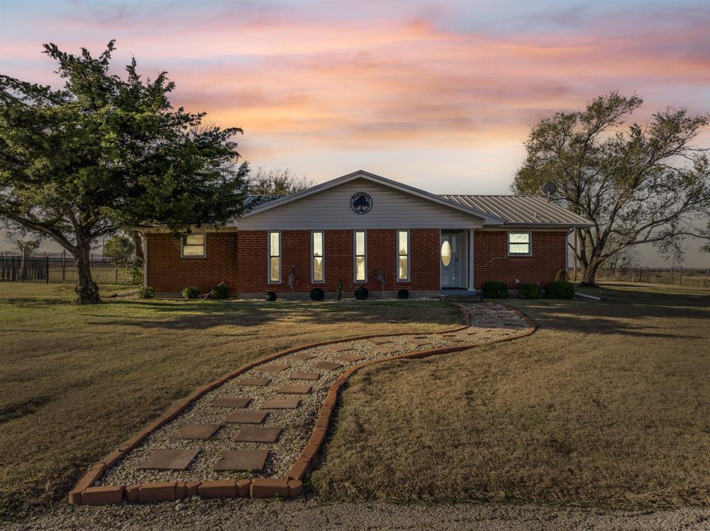 891 Hcr 2124 Loop Property Photo 1