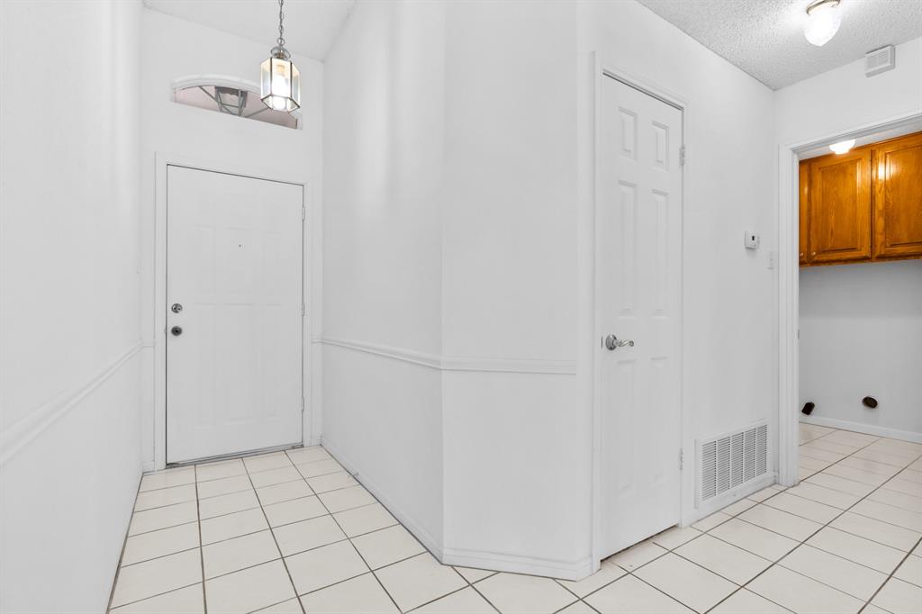 12187 Rolling Oaks Drive Property Photo 17