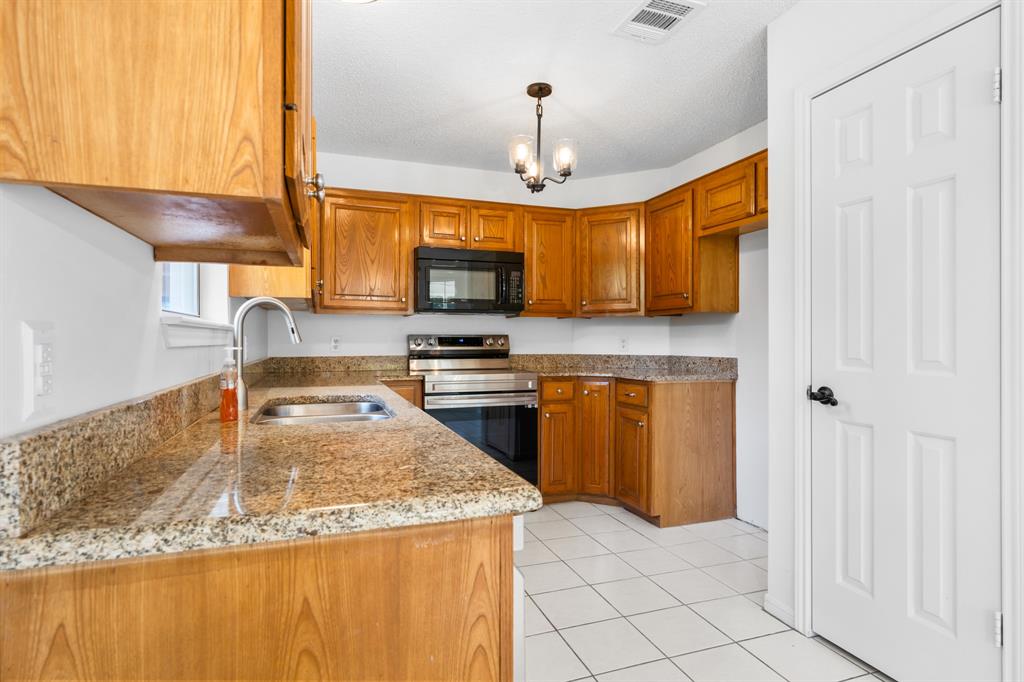 12187 Rolling Oaks Drive Property Photo 23