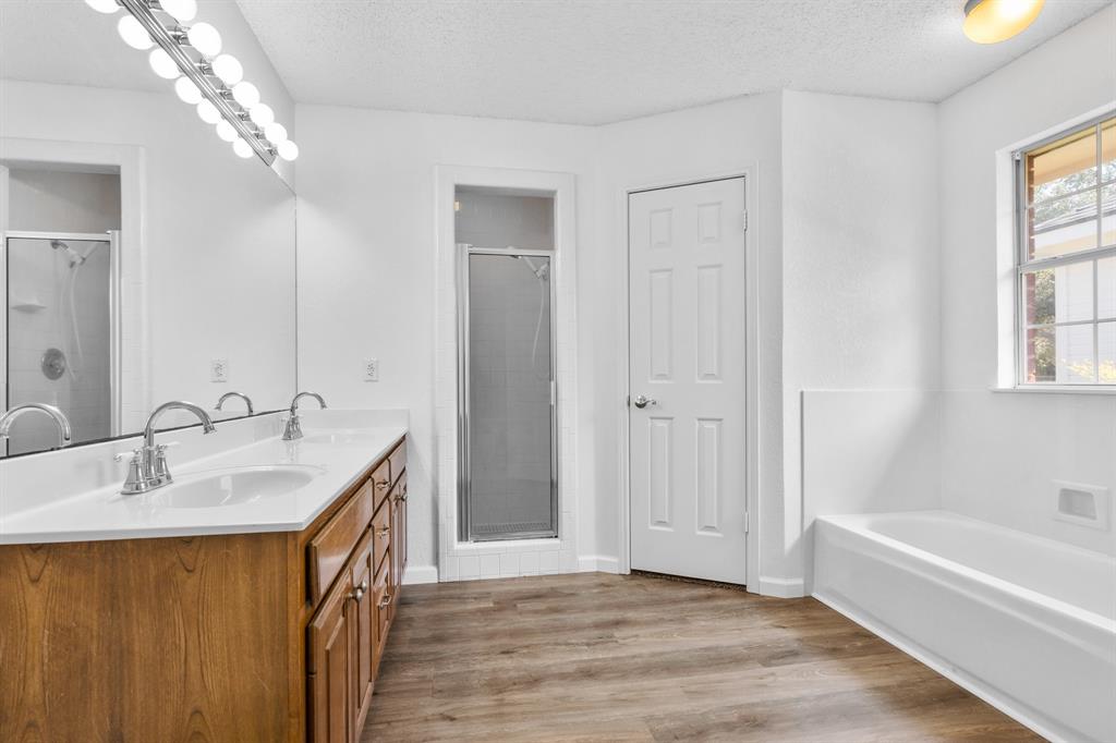 12187 Rolling Oaks Drive Property Photo 27
