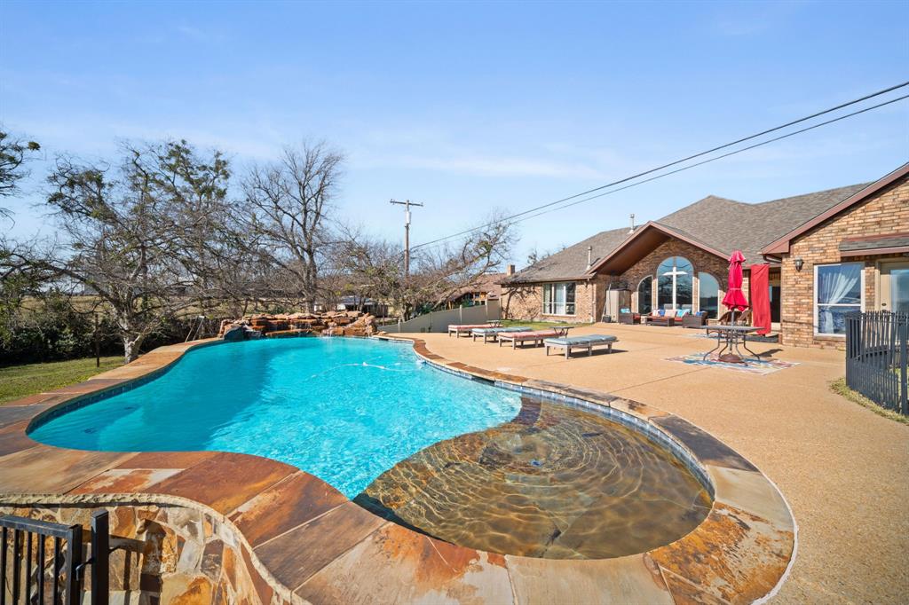 155 Lakeshore Drive Property Photo 4