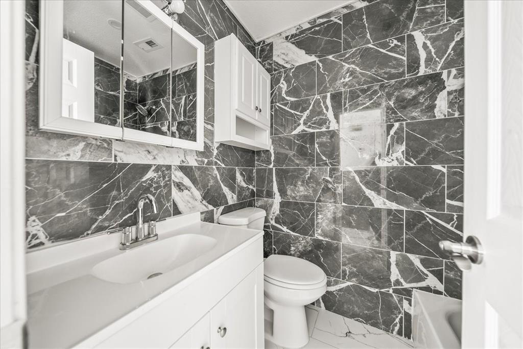 5507 Alexander Street Property Photo 5