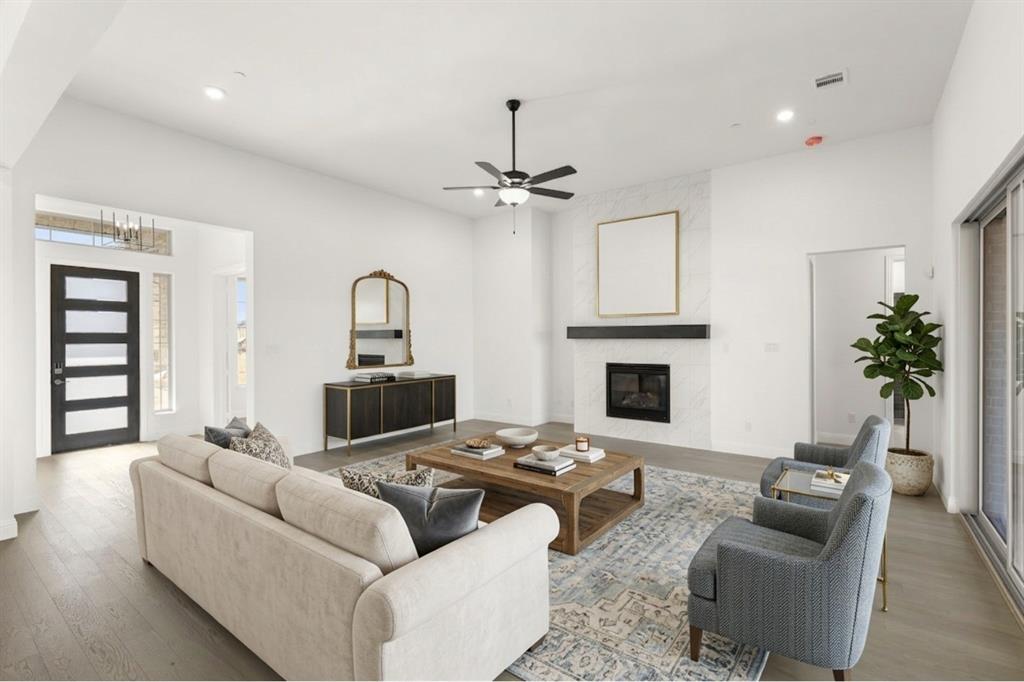 473 Flor Drive Property Photo 3