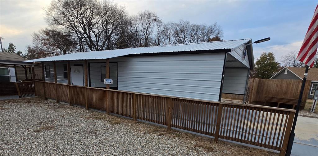 121 Arrowhead Property Photo 3