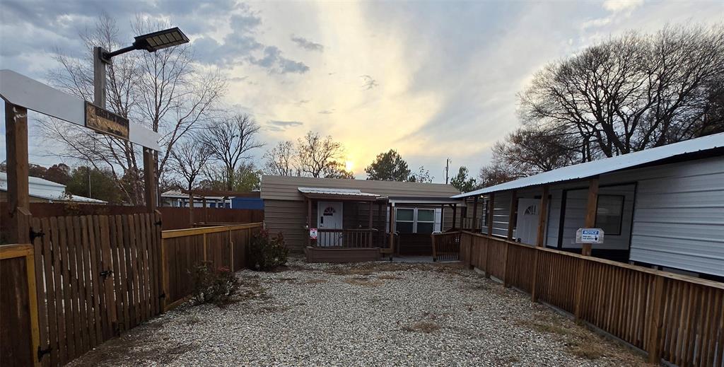 121 Arrowhead Property Photo 5