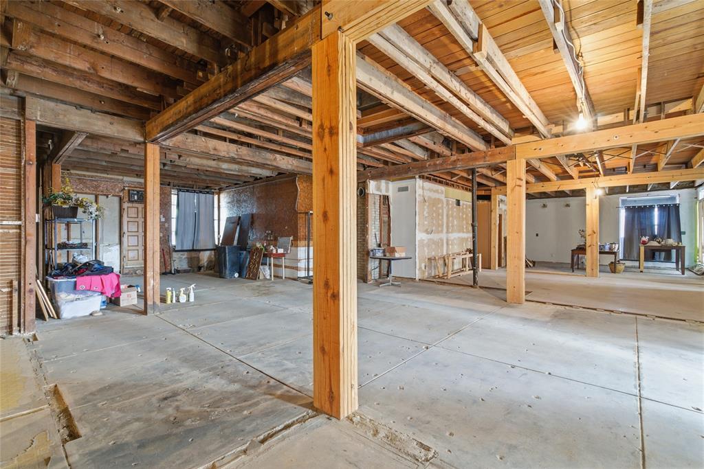 226 E Blackjack Street Property Photo 33