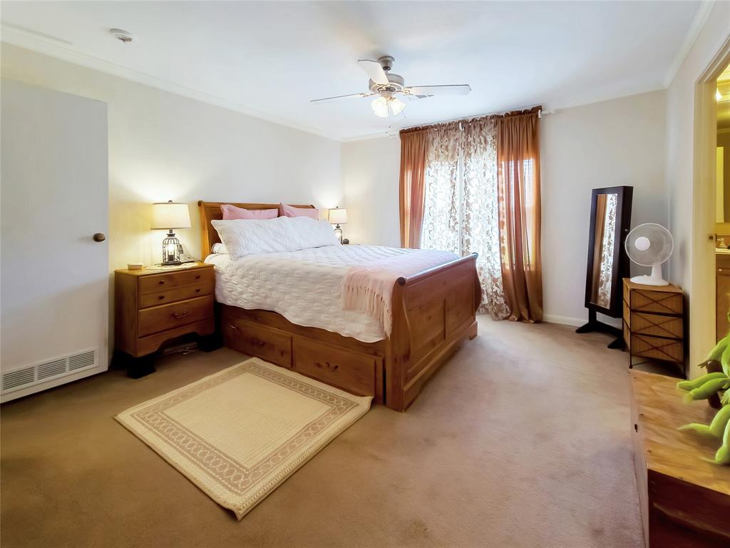 210 N Avenue B Property Photo 2