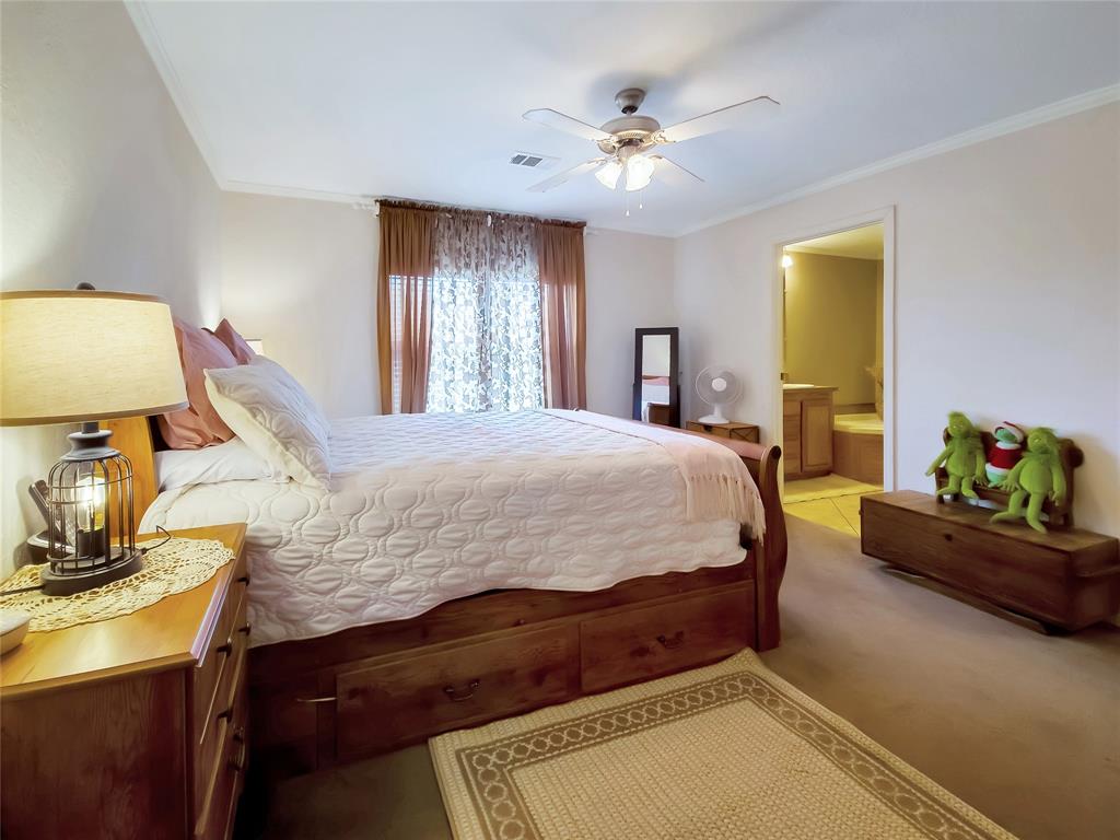 210 N Avenue B Property Photo 4