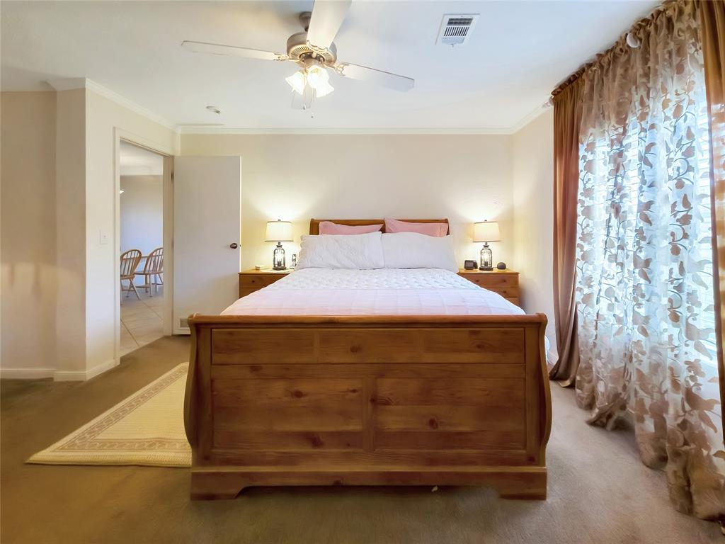 210 N Avenue B Property Photo 6